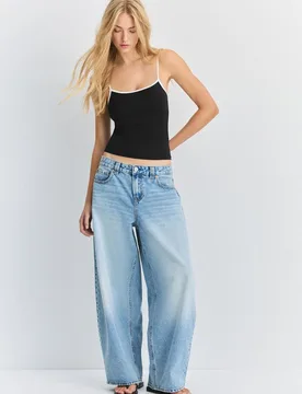 Polyamid-Top mit Cups Schwarz XS - Stradivarius - FashionsVida