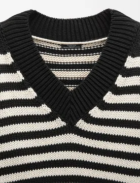 Jersey de mujer de punto con cuello pico y estampado de rayas - Parfois - FashionsVida