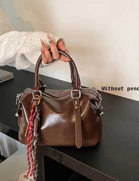 Nueva bolsa de mano de moda en PU, adecuada para el uso diario y el trabajo, estilo universitario burdeos, simple y elegante. El colgante y la bolsa n