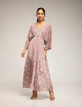 Vestido maxi estampado con cuello pico y cintura elástica - Tantra - FashionsVida