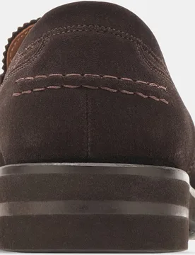 Mocasines de hombre en marrón de ante con detalle de antifaz y suela de goma - Lottusse - FashionsVida
