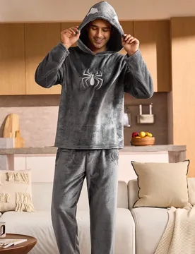 Conjunto de ropa de estar en casa con estampado minimalista, compuesto por top con capucha y pantalones para hombre, ropa de otoño e invierno, esponj - Shein - FashionsVida