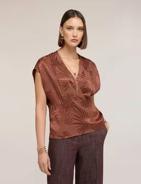 Blusa de mujer kimono en raso jacquard escote en v con motivo cruzado - Motivi - FashionsVida