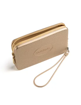 Mini Bag Plus color champagne metallizzata a lavorazione grana di riso e maxi logo impresso tono su tono - Havaianas - FashionsVida