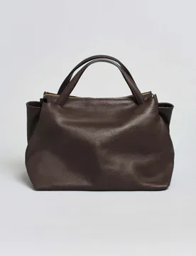 Borsa a man in pelle marrone morbida effetto martellato con tracolla più lunga rimovibile - Hlo! - FashionsVida
