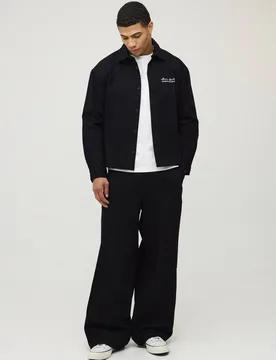 Herren Weiches Twill-Set Mit Besticktem Oversized-Hemd Und Weiter Hose Black Größe Large - boohooMAN - FashionsVida