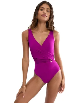 Bañador con copas de secado rápido y fruncido lateral con malla mesh - Triumph - FashionsVida