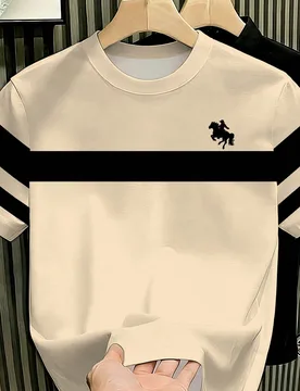 Camiseta clásica de hombre con rayas y logo de caballo en color albaricoque - Shein - FashionsVida