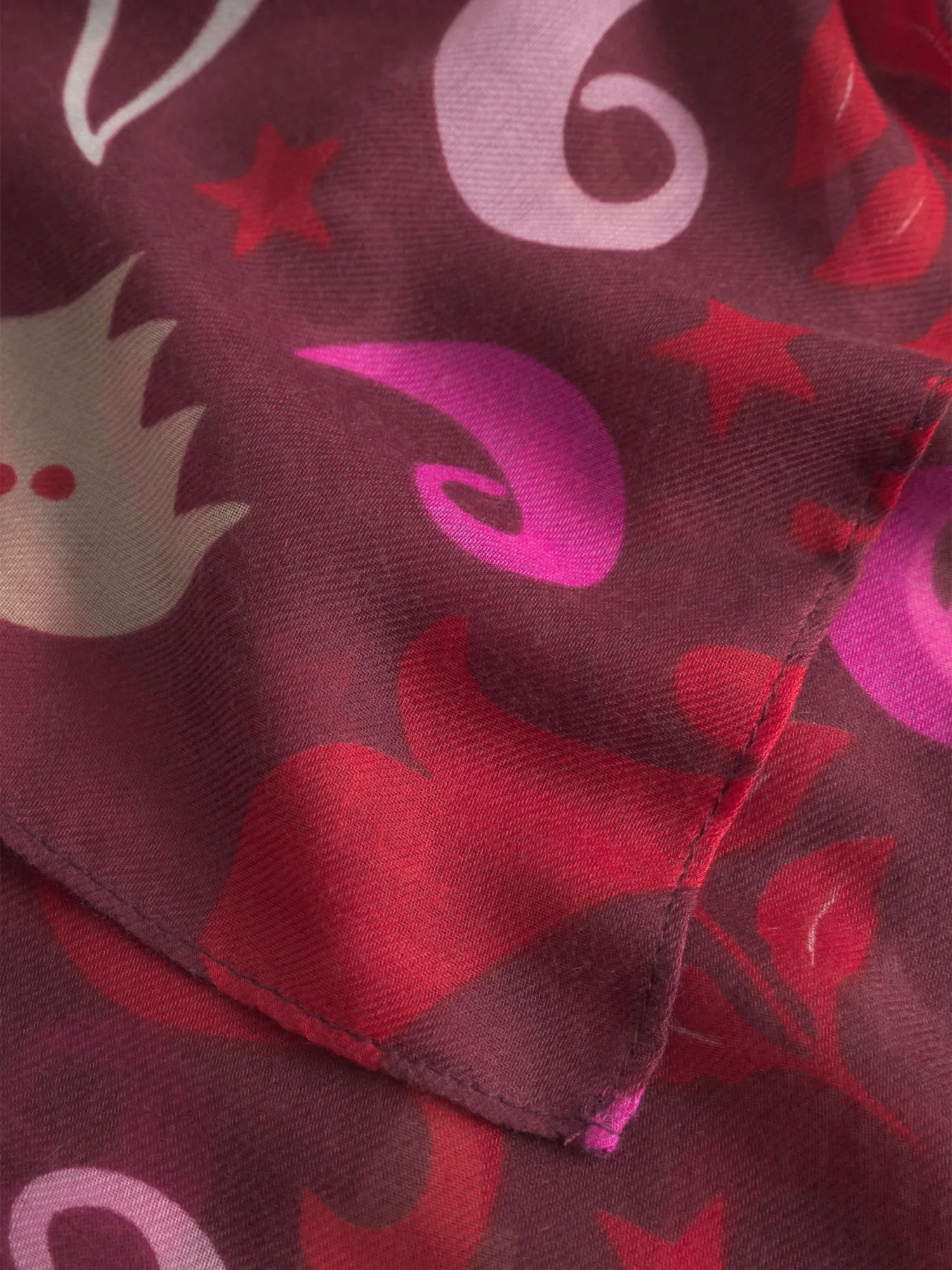 Schal mit winterlichen Motiven Rot - Codello - FashionsVida