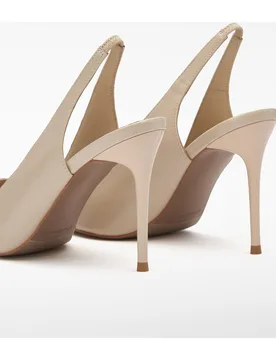 Zapatos de salón de mujer de piel con puntera en pico y escote asimétrico - Adolfo Dominguez - FashionsVida