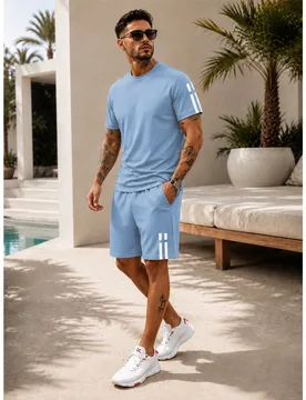 Set de 2 piezas Conjunto de verano único para hombres con estampado de rayas, que incluye camiseta de manga corta de cuello redondo y pantalones cort - Shein - FashionsVida