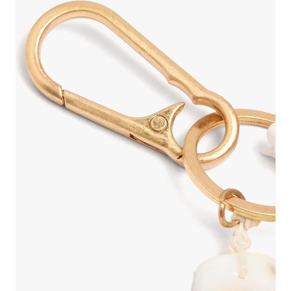 Llavero con charms de conchas y abalorios decorativos - Parfois - FashionsVida