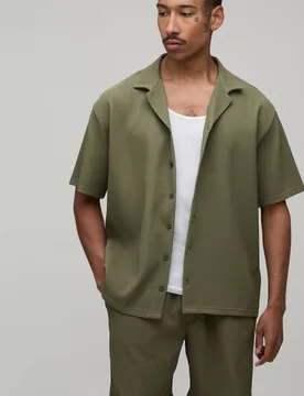 Men's Oversized Revere Pleated Shirt & Short Set Olive Size X-Large Olive XL - boohooMAN - FashionsVida