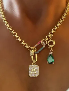Pieza Collar de letra A-Z de lujo dorado, cadena de letra única con donas y diamante verde, acero inoxidable, para decoración diaria de trabajo de d - Shein - FashionsVida