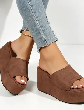 Sandalias de cuña para mujer estilo europeo y americano, suela gruesa con aumento de altura, tipo slip-on con punta abierta, chanclas de playa, estil - Shein - FashionsVida