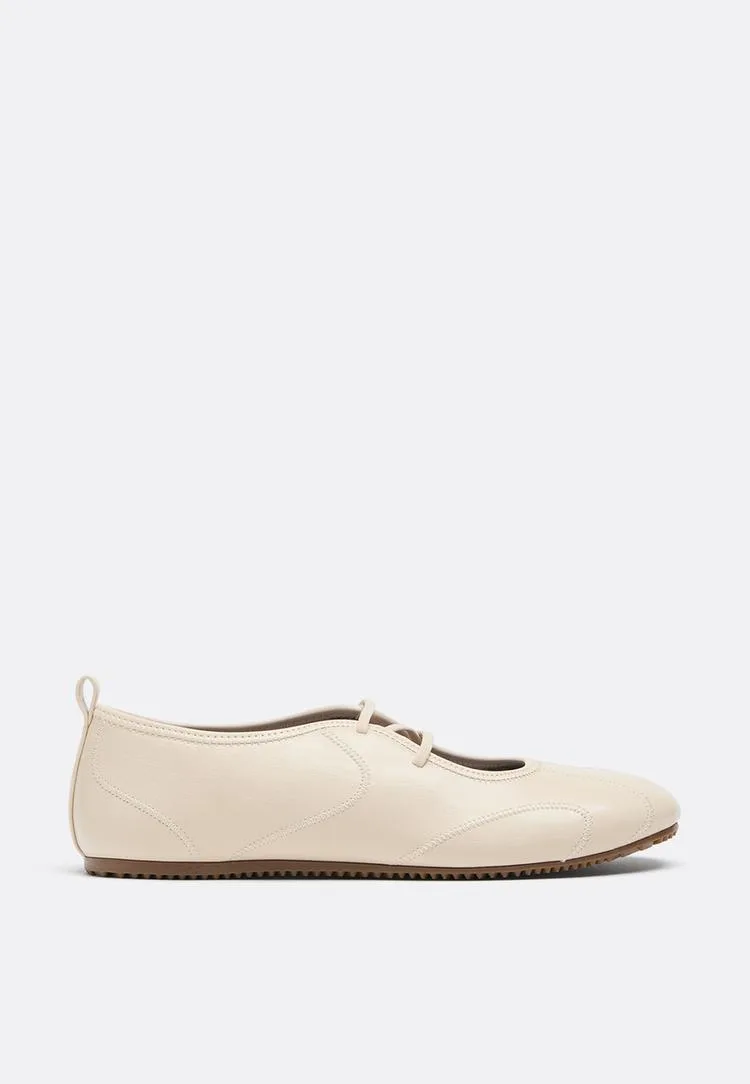 Sneaker-Ballerinas mit Elastikband NATUR 36 - Stradivarius - FashionsVida