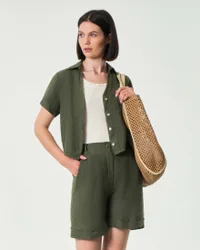 Camicia cropped verde militare in puro lino a maniche corte con scollo a V