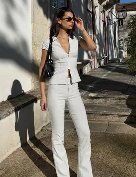 Chemise À Manches Courtes Zippée L Écru - Bershka - FashionsVida