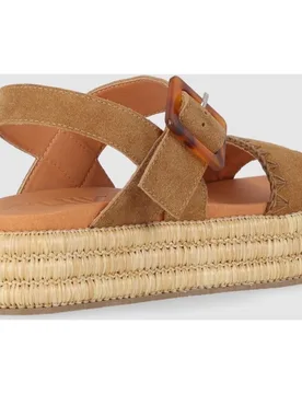 Sandalias planas de mujer en serraje, con maxi hebilla y suela trenzada - Chika10 - FashionsVida