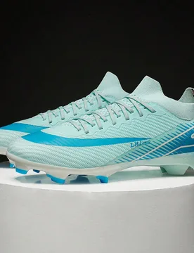 Nuevas botas de fútbol profesional para hombres, tacos antideslizantes y resistentes al desgaste, zapatos de fútbol transpirables y ligeros para ent - Shein - FashionsVida