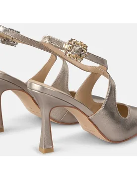 Zapatos de salón de mujer con tira entrelazada y hebilla de pedrería - Alma en Pena - FashionsVida