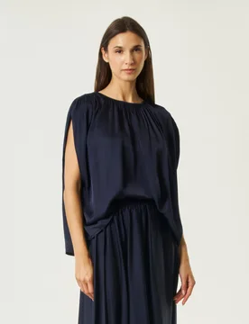 Blusa girocollo blu in raso di viscosa con drappeggio e maniche ad aletta - Hlo! - FashionsVida