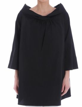 Blusa nera con scollo a barchetta