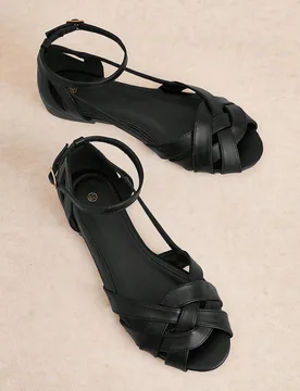 Sandalias planas de mujer de cuero negro con textura tejida, punta cerrada, hebilla, cinturón, diseño calado, estilo sencillo de uso diario y vacaci - Shein - FashionsVida