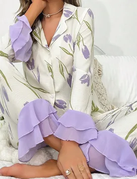 Conjunto de pijama con estampado floral, mangas acampanadas y volantes en el bajo, ideal para la temporada festiva con un esplendor floral abundante, - Shein - FashionsVida