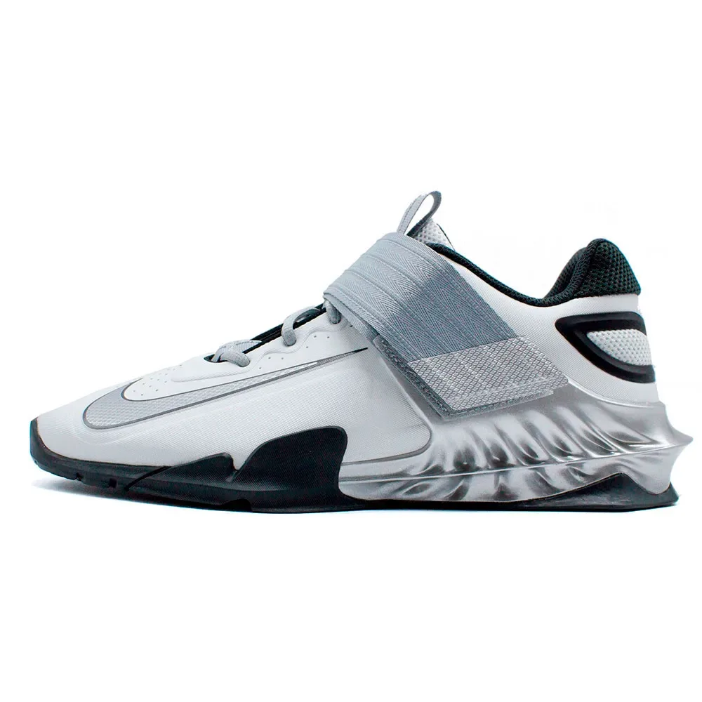 Chaussures D´haltérophilie Savaleos Photon Dust / Metallic Silver / Anthracite EU 46 - Nike - FashionsVida