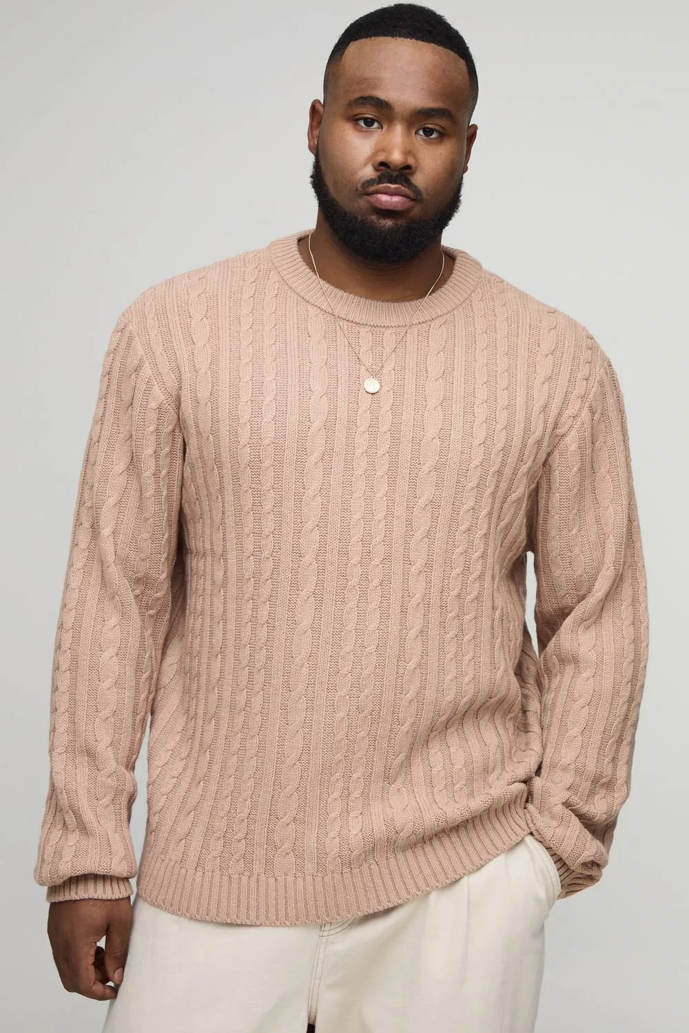Herren Plus Basic Regular Fit Zopfstrick-Pullover Taupe Größe 2XL - boohooMAN - FashionsVida