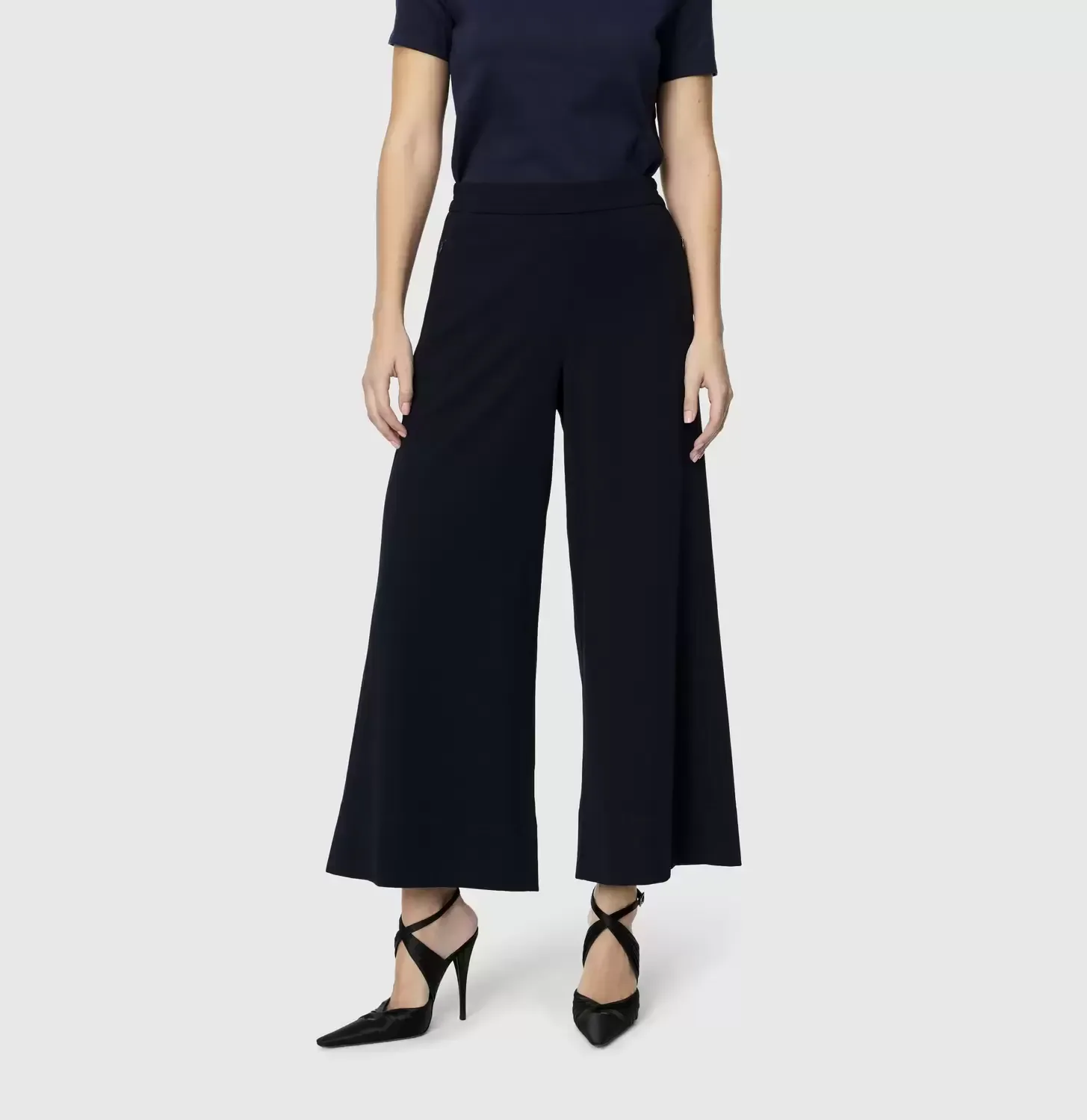 CORALIE female - 34 - FashionsVida