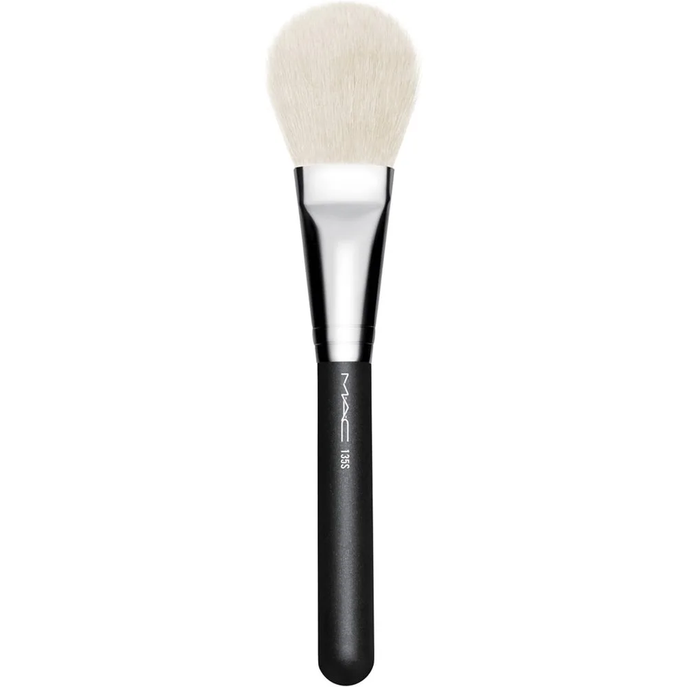 Brocha 135S Large Flat Powder - M.A.C - FashionsVida