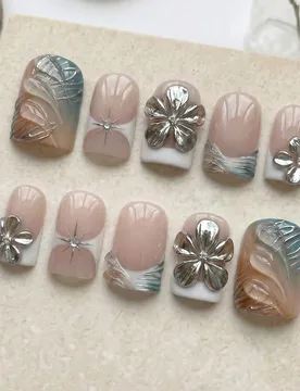 Piezas de pegatinas de arte de uñas cuadradas cortas estilo Y2K hechas a mano, decoración de uñas con flor plateada 3D y punta francesa de onda tra - Shein - FashionsVida