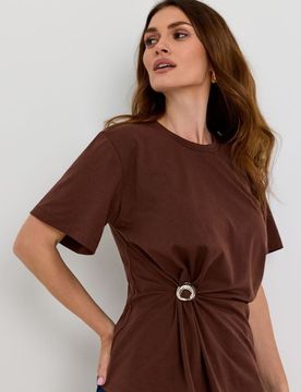 T-shirt con applicazione gioiello - marrone