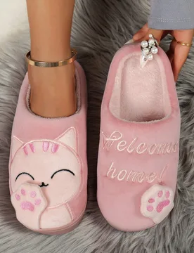 Pantuflas de mujer de nueva temporada otoño/invierno con bordado de dibujos animados esponjosos, estilo de pareja Maneki-Neko, pantuflas cálidas par - Shein - FashionsVida