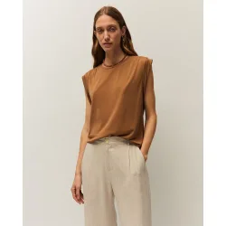 Camiseta de mujer en tejido modal con detalle en el hombro