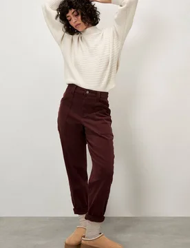 Women's Kate Patch Pocket Tapered Jeans in Burgundy Size: 26 - Burgundy - Size: 26 - Apricot - FashionsVida