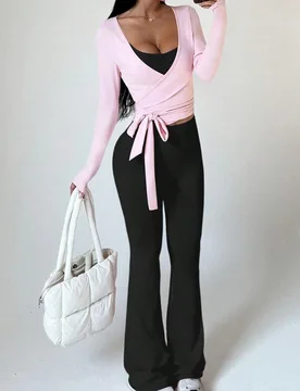 Piezas Conjunto deportivo de mujer para primavera, otoño e invierno, que incluye camiseta de manga larga, top con tirantes ajustables y pantalones de - Shein - FashionsVida