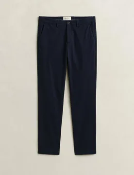 Chino de hombre slim con detalles oxford - Gant - FashionsVida
