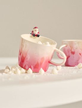 Tazza natalizia in ceramica con statuina di Babbo Natale - rosa pastello