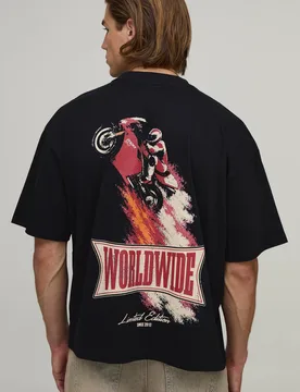 Herren Schwarzes Übergroßes Kastenförmiges T-Shirt Mit Weltweitem Motorrad-Aufdruck Black Größe Small - boohooMAN - FashionsVida