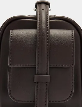 Bolso de hombro mediano rectangular y alargado con cierre de cremallera - Parfois - FashionsVida