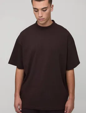 Herren Basic Oversized T-Shirt mit verlängertem Ausschnitt Chocolate Größe 5XL - boohooMAN - FashionsVida