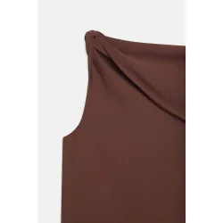 Top de mujer de corte recto y largo medio