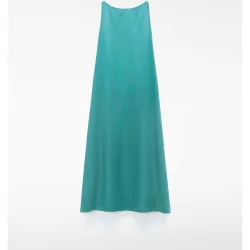 Vestido midi evasé con capa en espalda