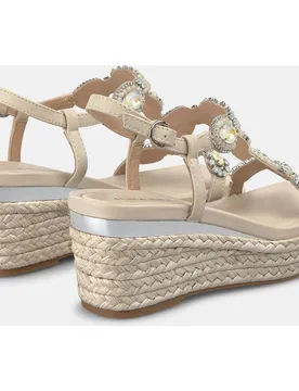 Sandalias de cuña de mujer de esparto en napa con tira frontal en T con detalle de pedrería circular - Alma en Pena - FashionsVida