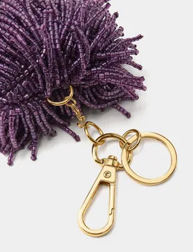 Llavero con charm de pompón con cuentas - Parfois - FashionsVida