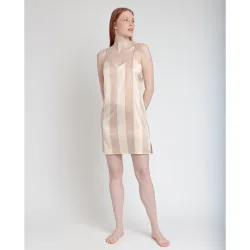 Camisón corto de mujer de tela satén en color