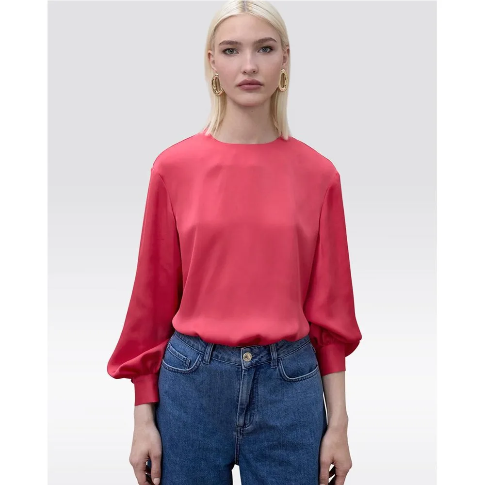 Blusa de mujer satinada con puños ajustados - Lola Casademunt - FashionsVida